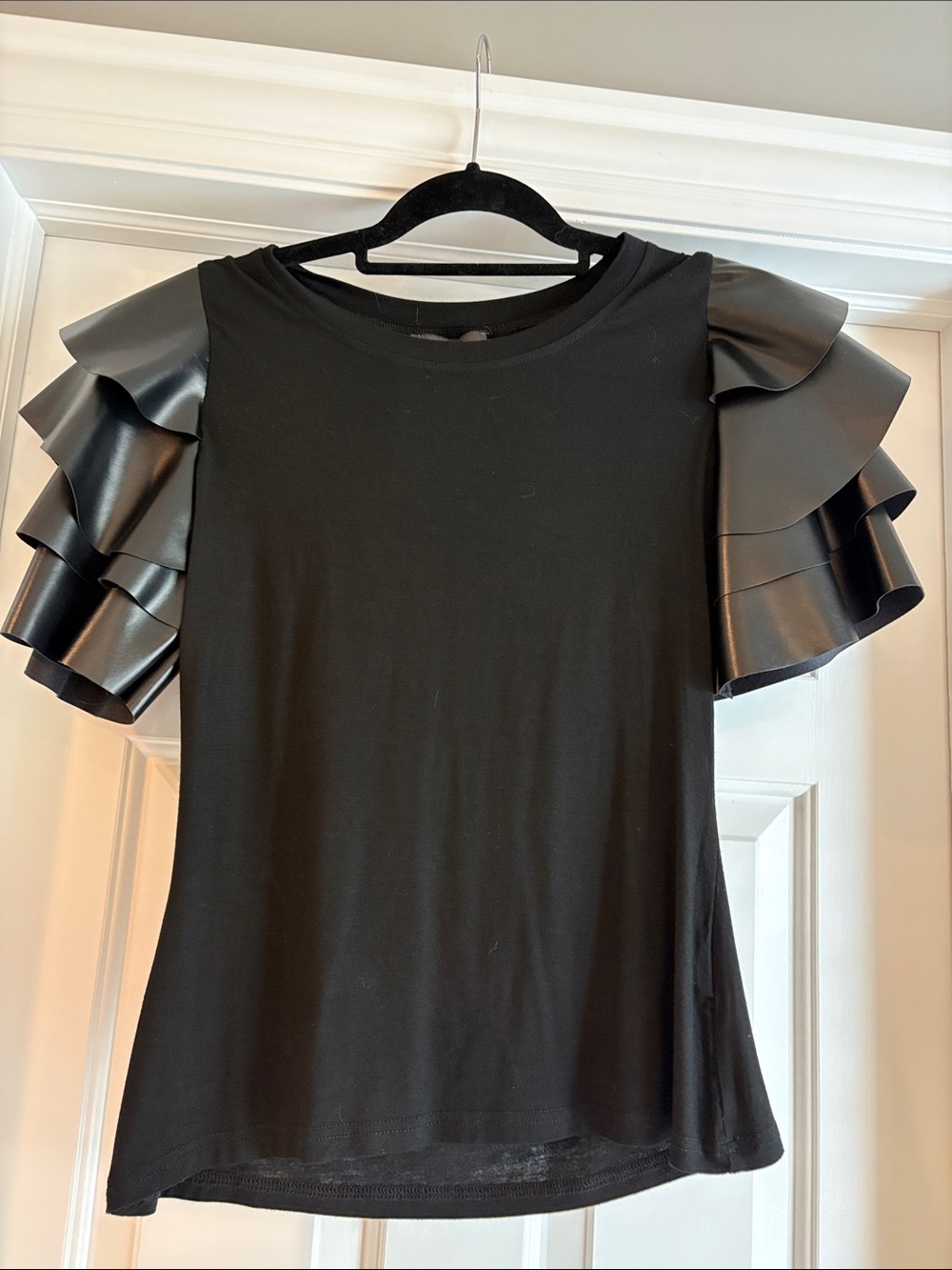Gracia Sz S Dramatic Black Tee w/Faux Leather Ruffle Sleeves - Worn Once
